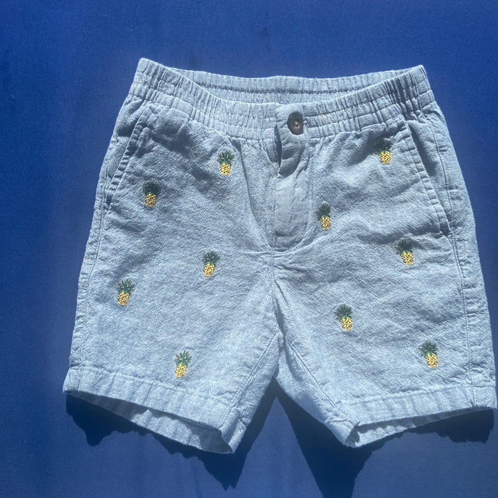 Janie and Jack boy toddler pineapple design shorts.